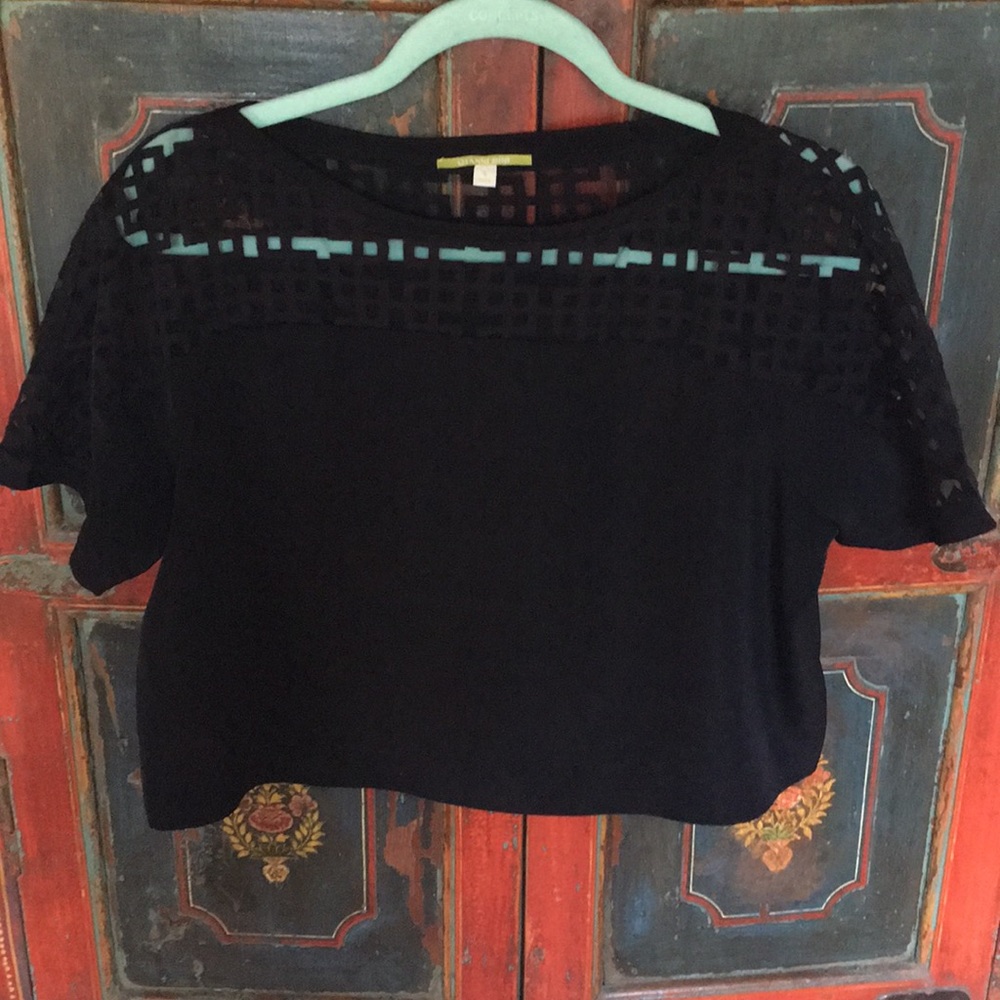 Black block crop too